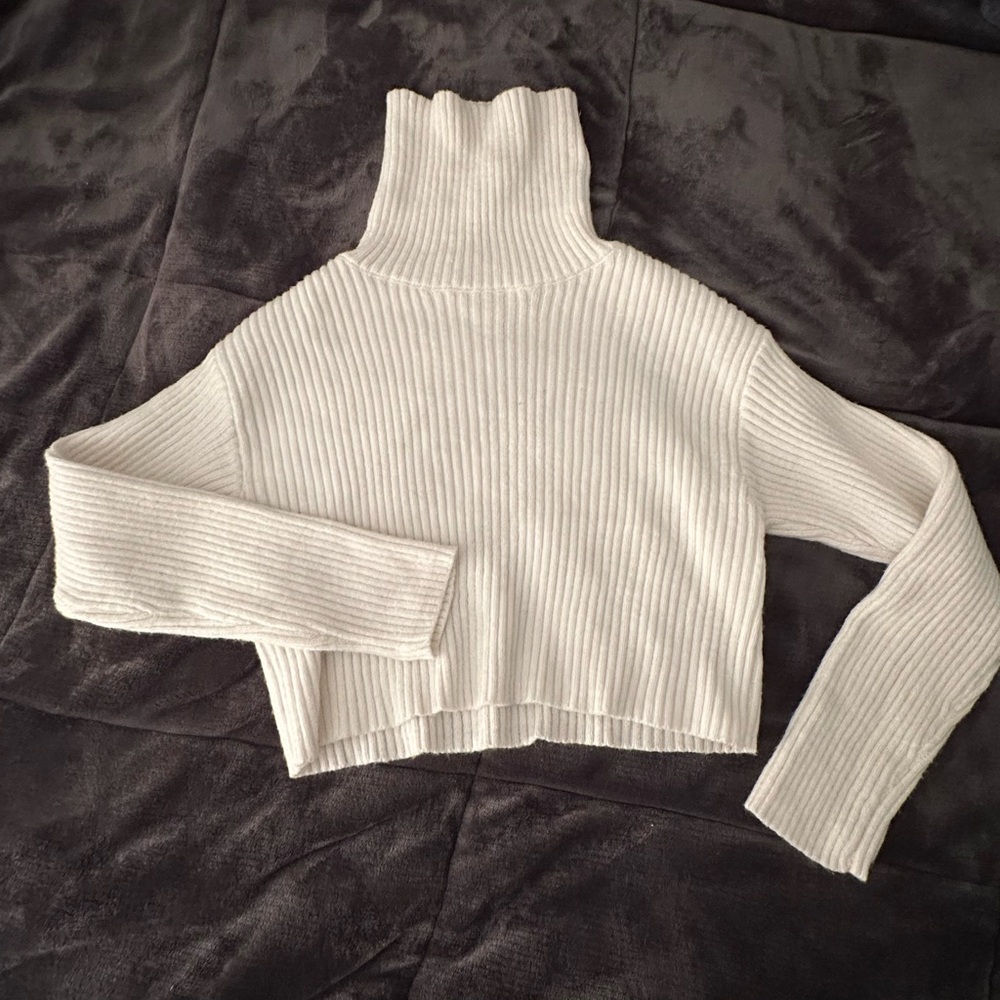 Amazon Women's Ribbed Turtleneck Sweater - White